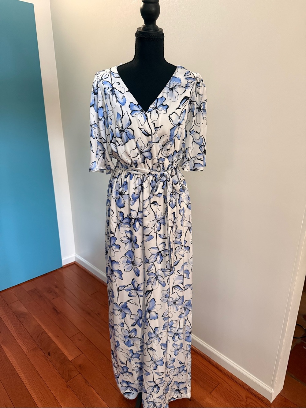 Lulus Floral V-Neck Wide-Leg Jumpsuit in Cream and Blue- fully lined, size small - Picture 5 of 14